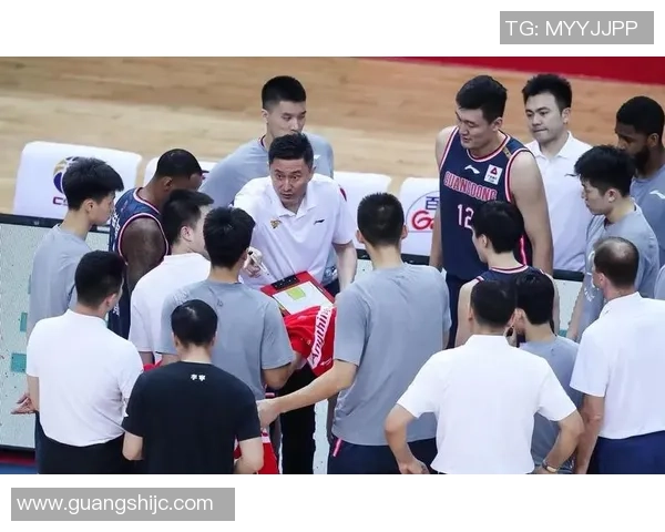 北京篮球队精英赛配合分析展现团队默契与战术执行力